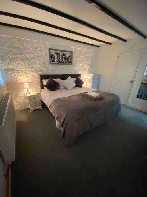 לאנדיילו Beautiful Renovated Former Coach House מראה חיצוני תמונה