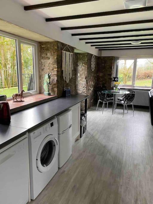 לאנדיילו Beautiful Renovated Former Coach House מראה חיצוני תמונה