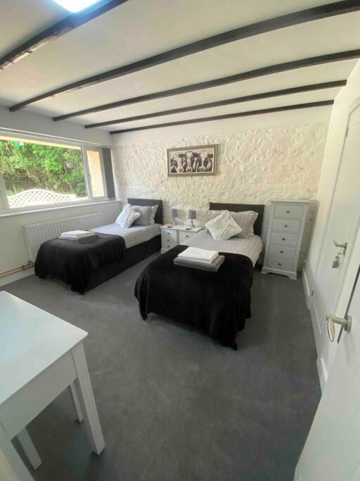 לאנדיילו Beautiful Renovated Former Coach House מראה חיצוני תמונה